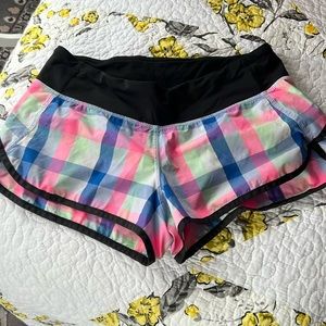 Lululemon checkered speed up shorts size 6